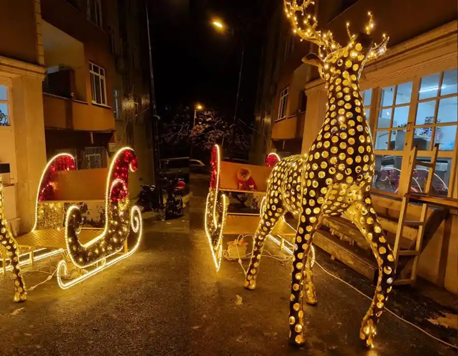 Işıklı Kızaklı Geyik