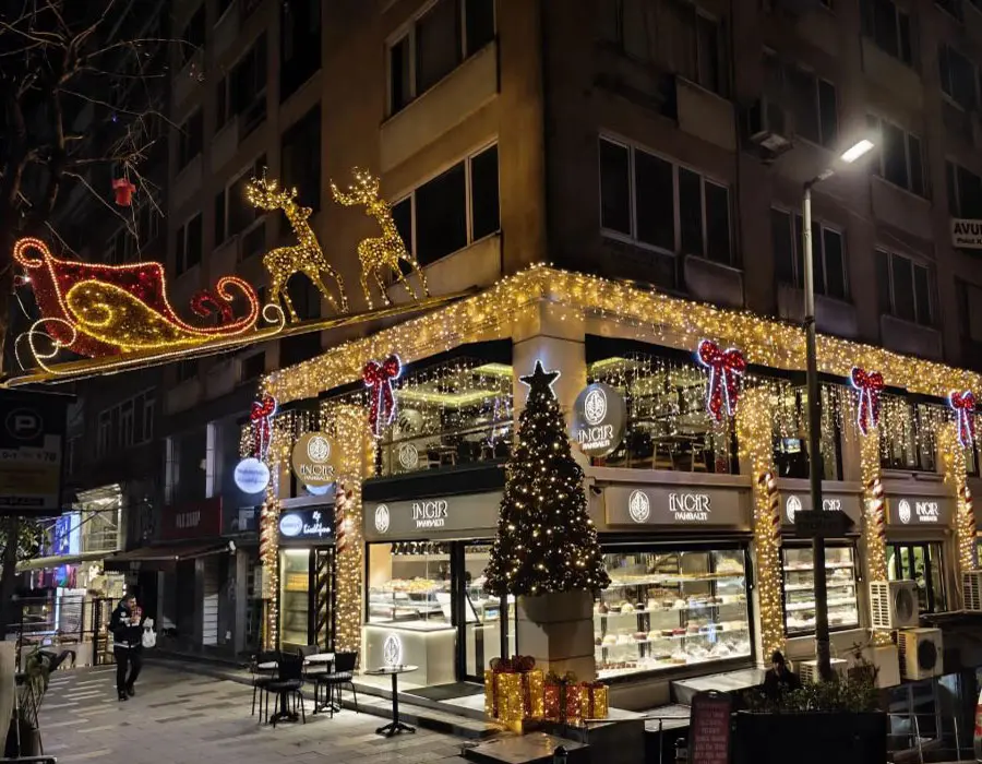 LED Işıklı Yılbaşı Kızaklı Geyik