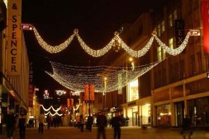 CADDE IŞIK SÜSLEMESİ.