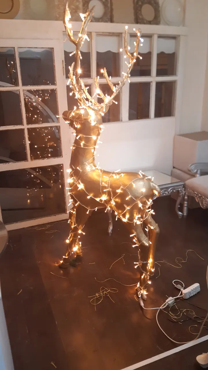 Kurulumu yapılan gün ışığı LED geyik figürü