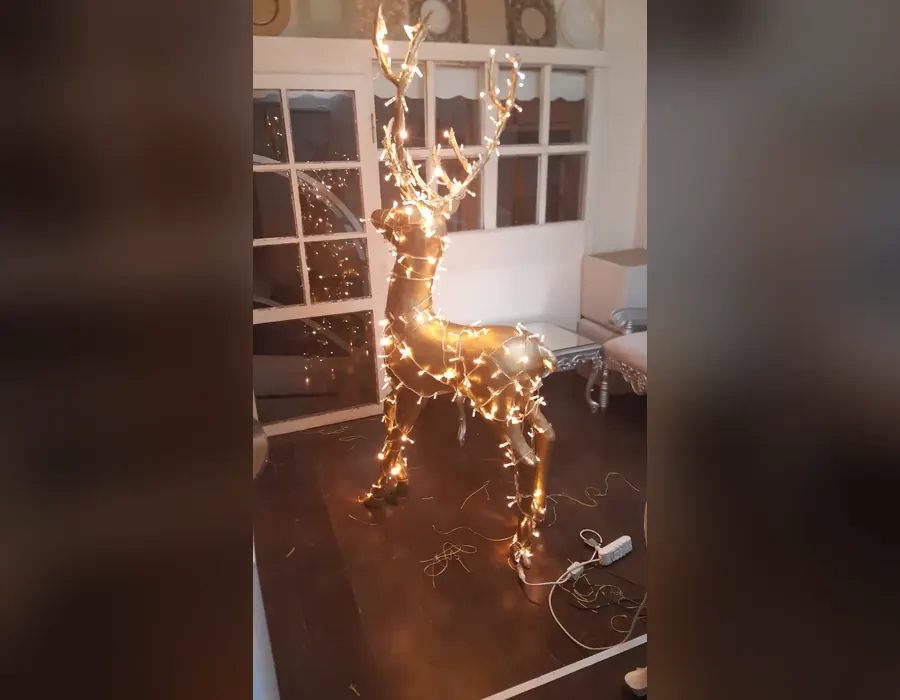 Kurulumu yapılan gün ışığı LED geyik figürü
