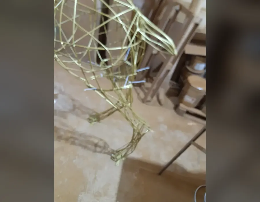 Işıklı geyik figürü için bükülmüş tel iskelet Işıklı geyik figürü için bükülmüş tel iskelet